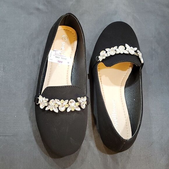 BRAND NEW WELLSFOUNTN WOMEN'S RHINESTONE DECOR  FAUX SUEDE FLAT SHOE - Picture 4 of 16